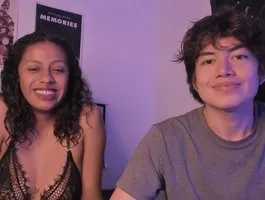 RoyalCams featured live couple