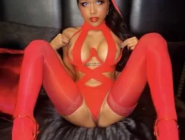 RoyalCams featured live model